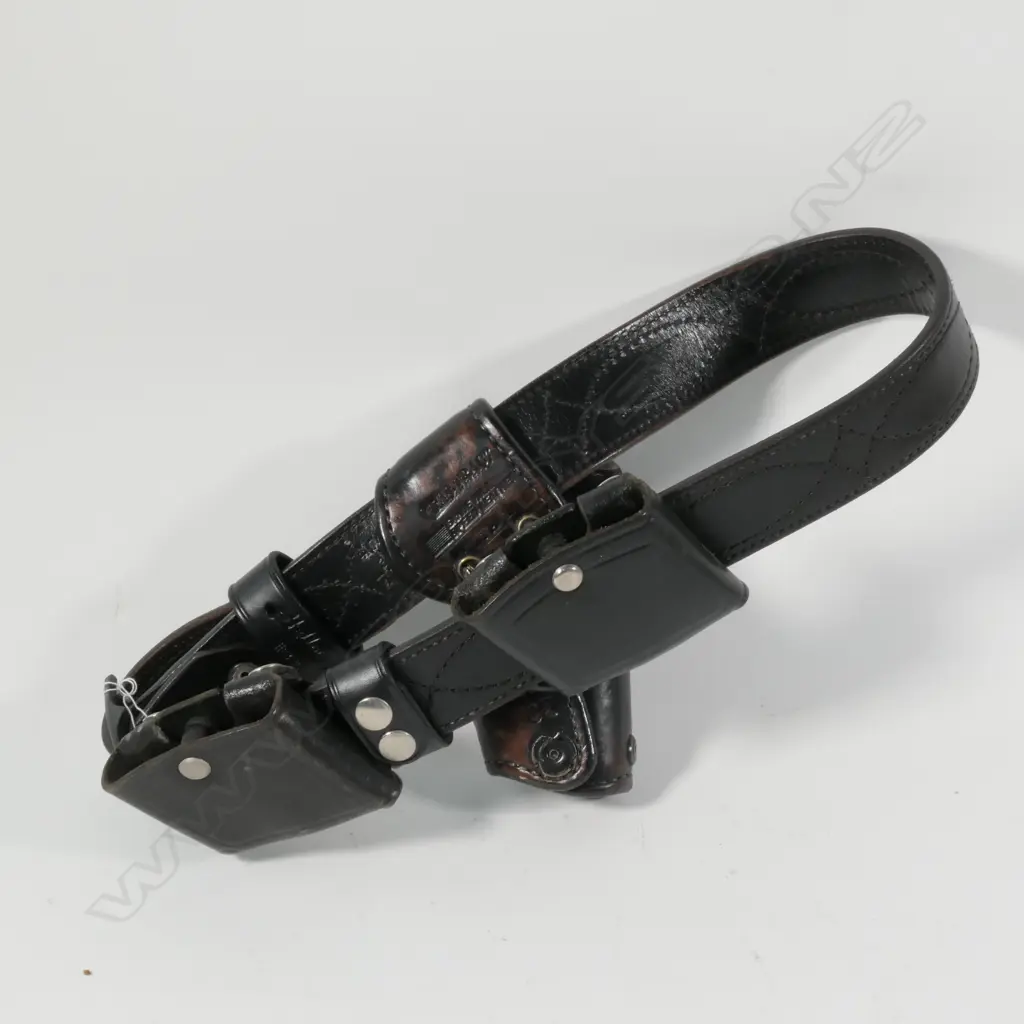 LEATHER GUN HOLSTER Image 1++