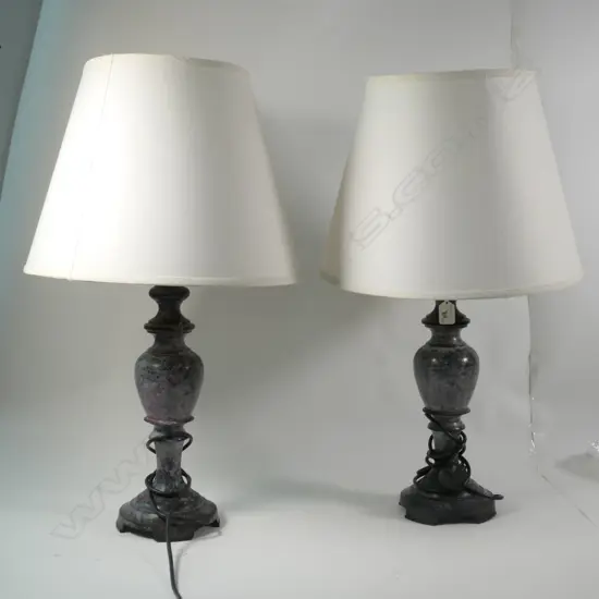 PAIR ANTIQUE STYLE BRONZE LAMPS H. 680 INCL. SHADE