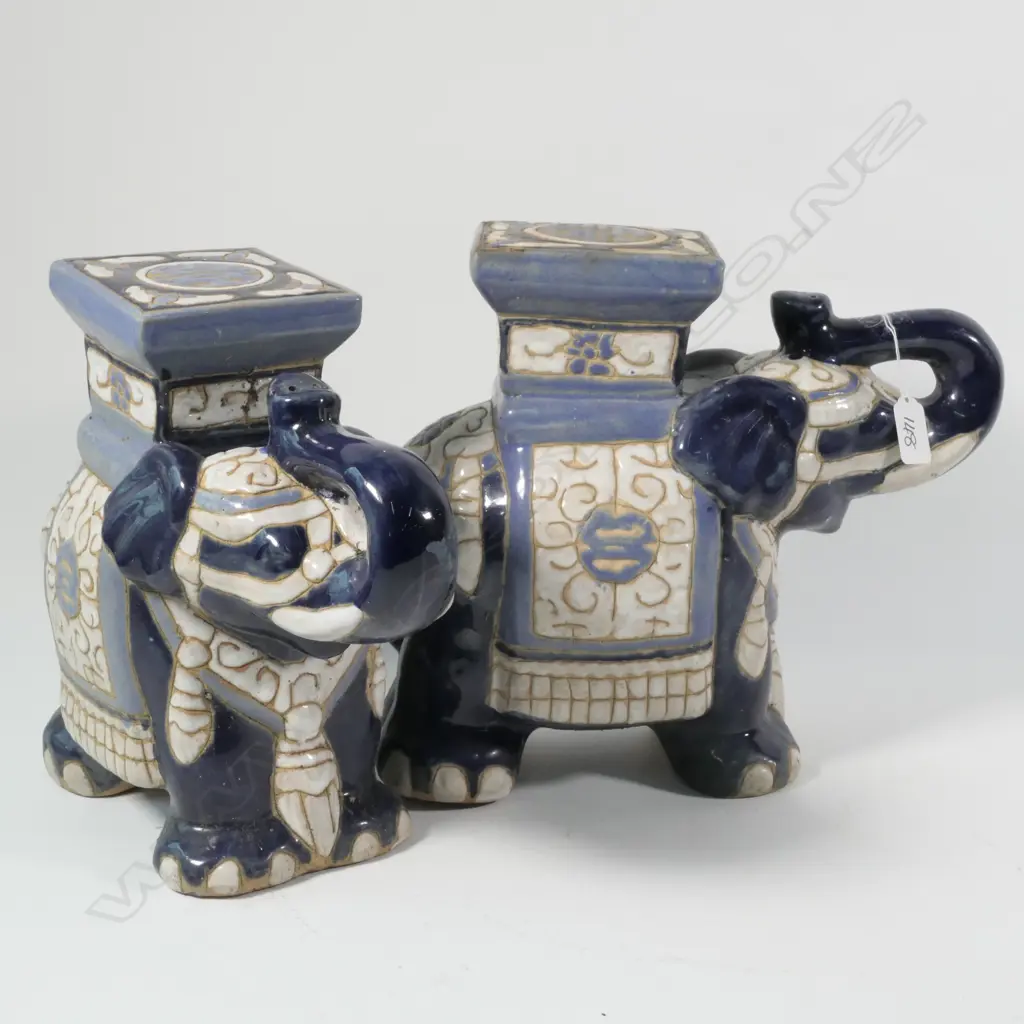 PR BLUE & WHITE ELEPHANTS SMALL Image 1++