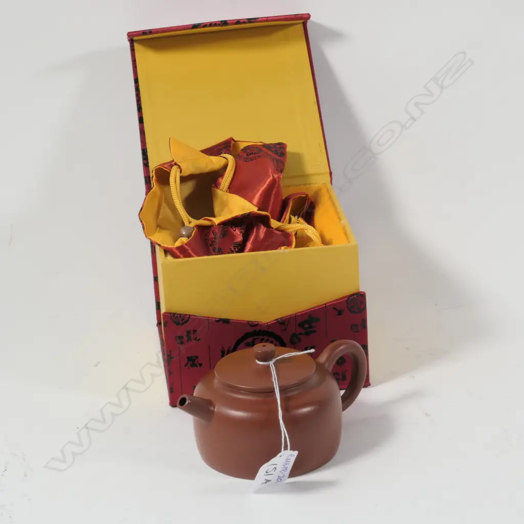 CHINESE YIXING TEAPOT IMPRESSED MARKS TO BASE BOXED DIA.80MM Image 1++