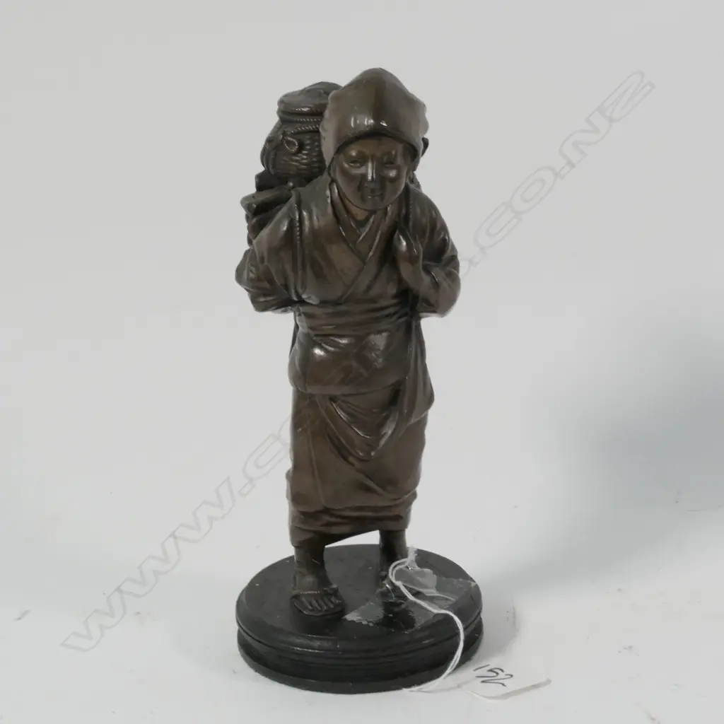 BRONZE FIGURE OF A CHINESE WOMAN H 180 MM  Image 1++