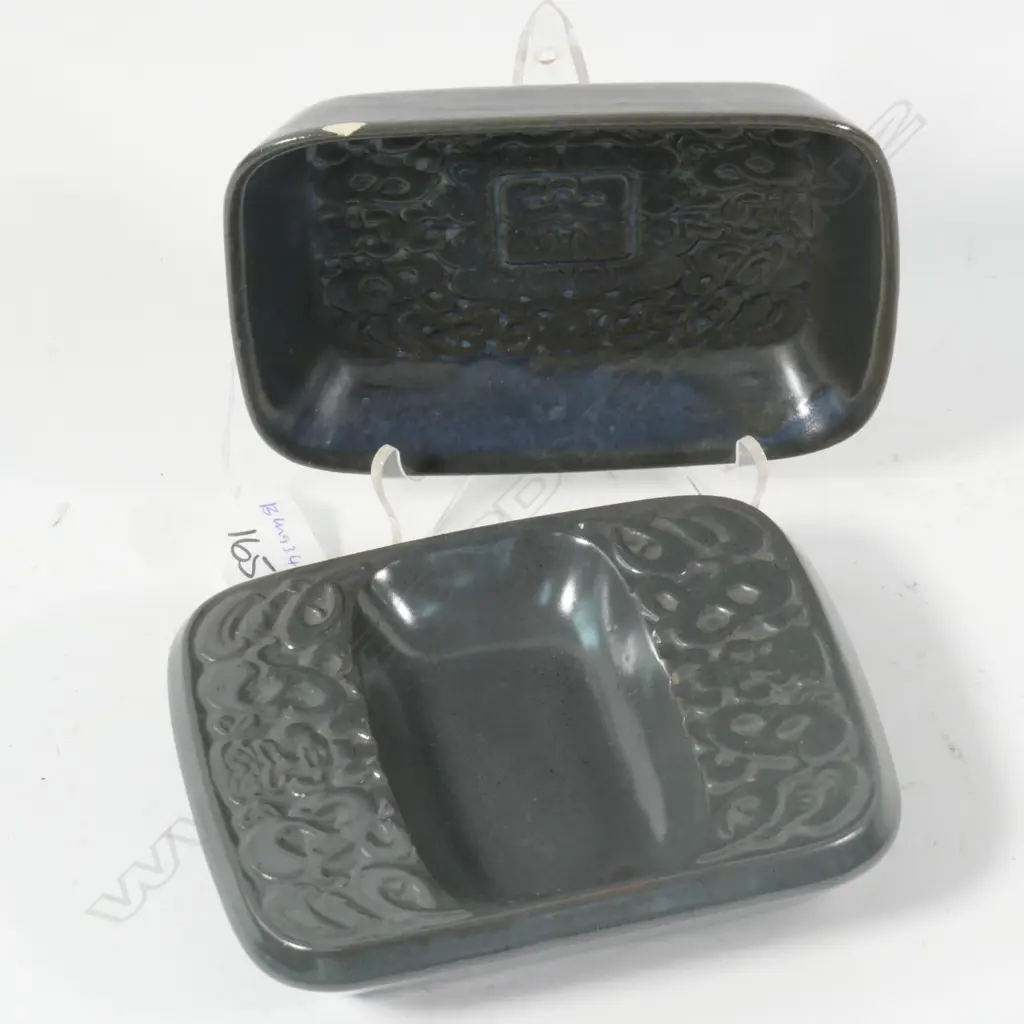 2 CROWN LYNN MAORI MOTIF ASH TRAYS ONE A/F L 140 MM  Image 1++