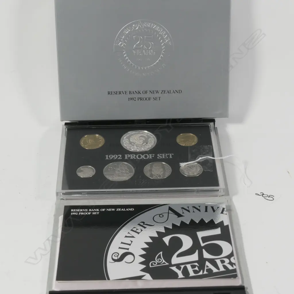 BOXED N.Z PROOF 1992 COIN SET Image 1++