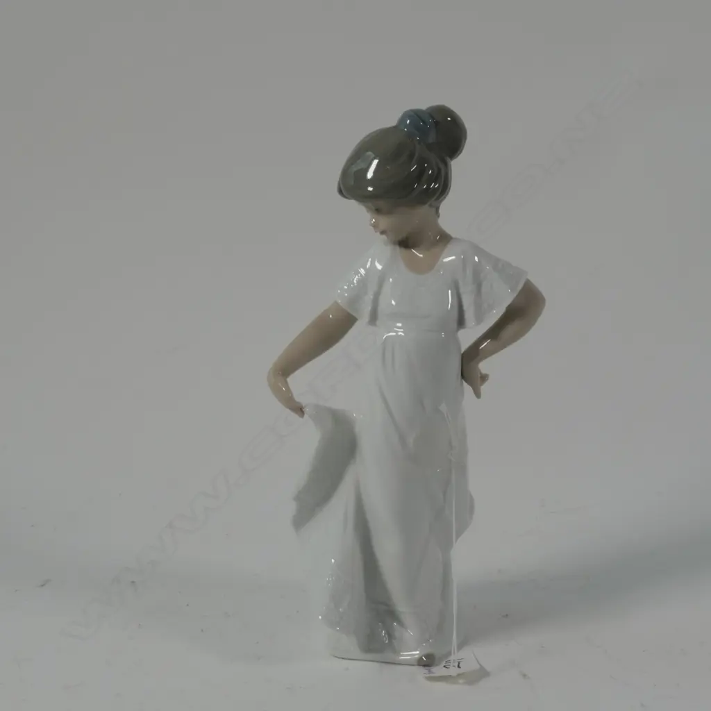 NAO FIGURE OF A YOUNG GIRL H 200 MM Image 1++