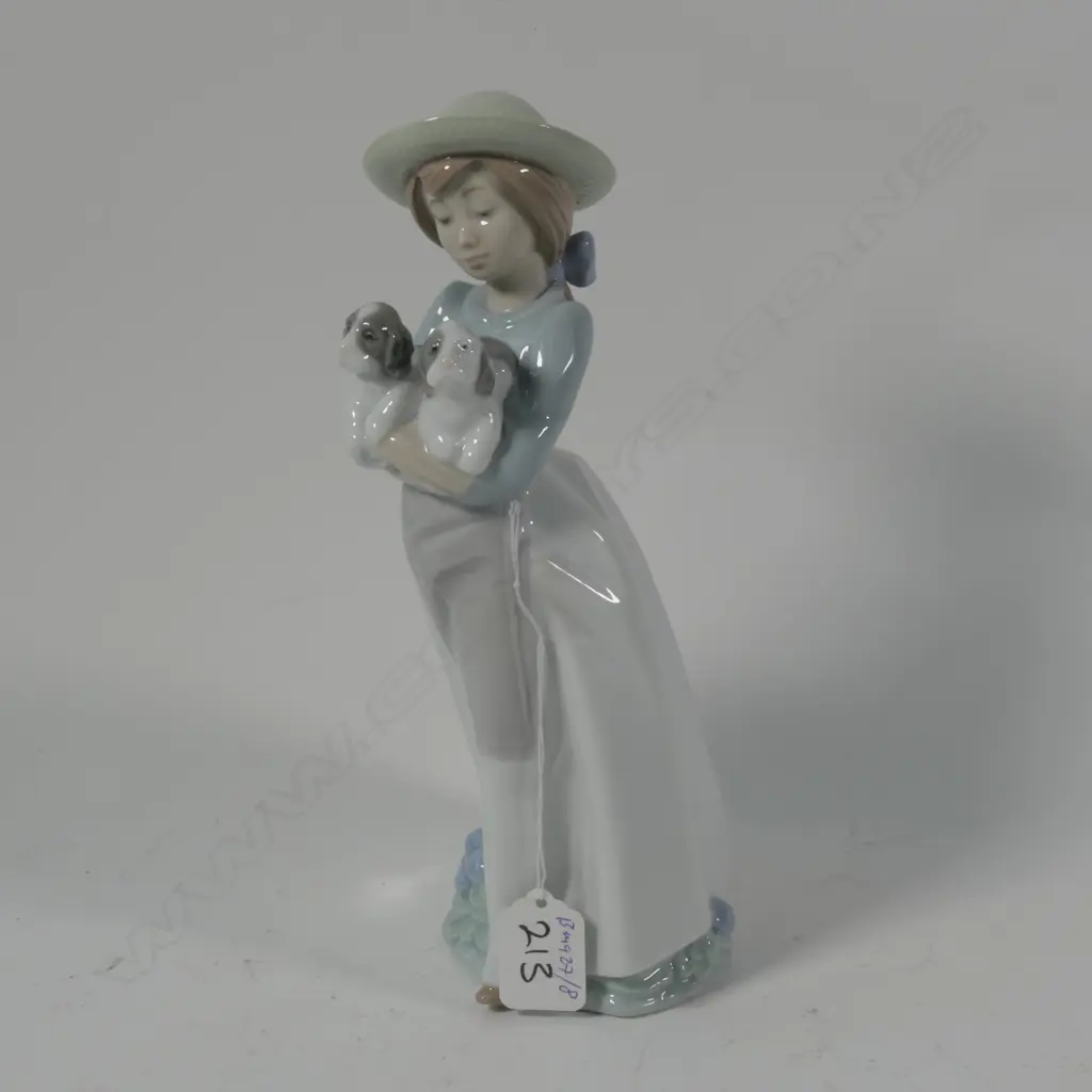 NAO FIGURE OF A YOUNG GAIL WITH 2 PUPPY'S H 250 MM Image 1++