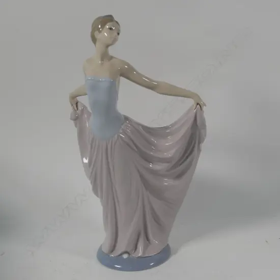 LLADRO FIGURE OF A DANCER H 300 MM