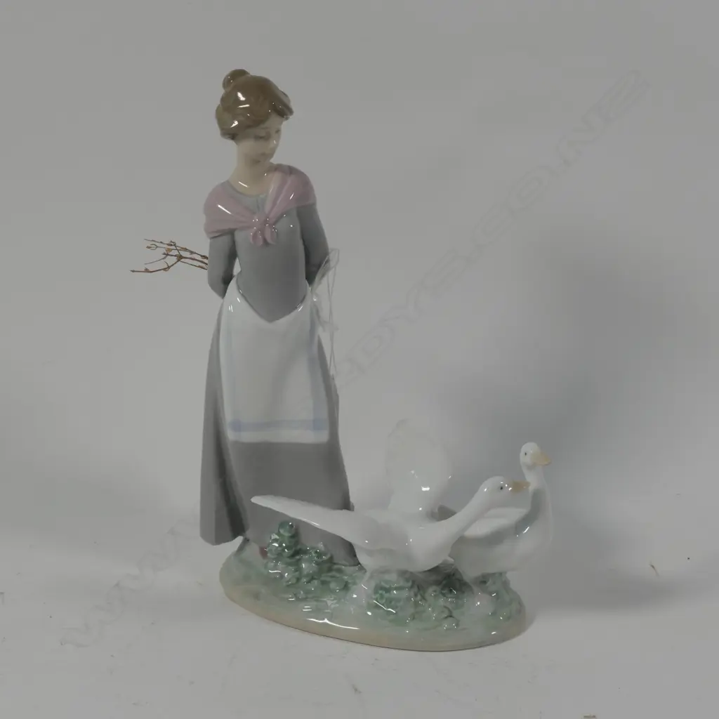 LLADRO FIGURE OF A WOMAN WITH GEESE H 240 MM Image 1++