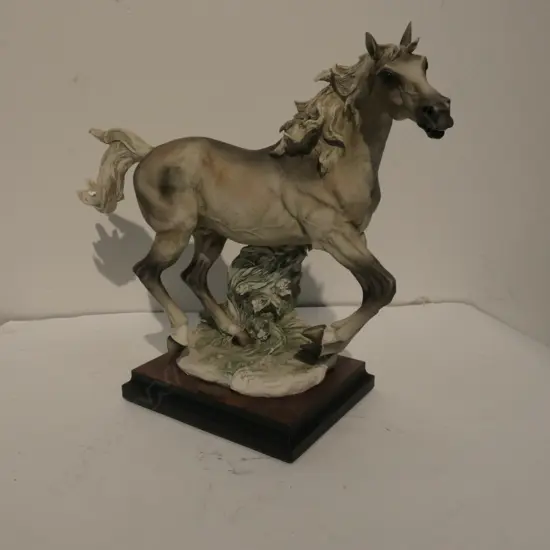FLORENCE MODEL OF A HORSE BY GIUSEPPE ARMANI NO 951 H  320 MM