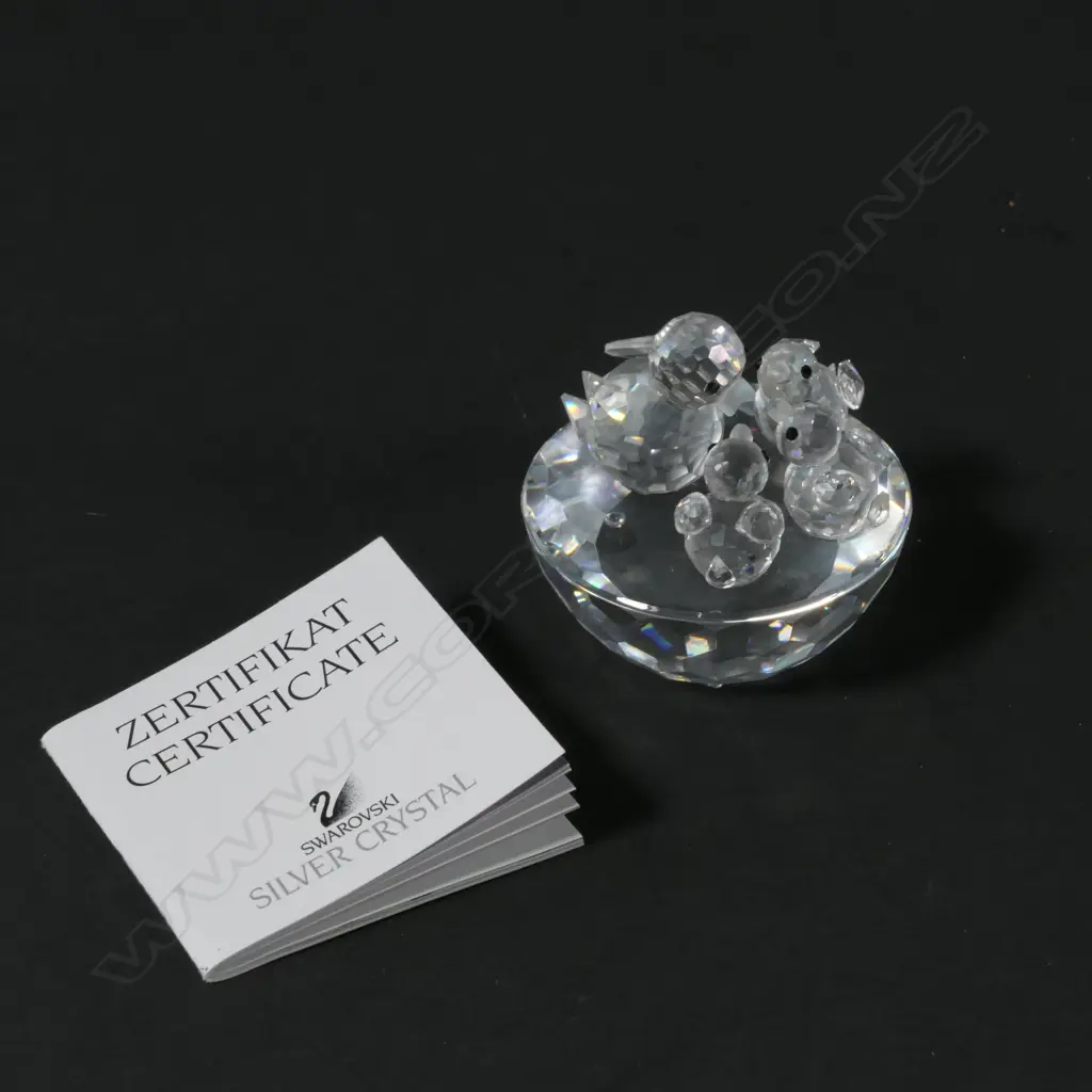 SWAROVSKI BOXED MOTHER BIRD FEEDING 3 CHICKS D 40 MM Image 1++