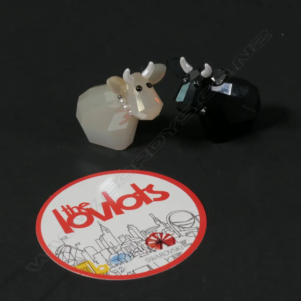 SWAROVSKI BOXED BLACK AND WHITE COWS H 50 MM Image 1++