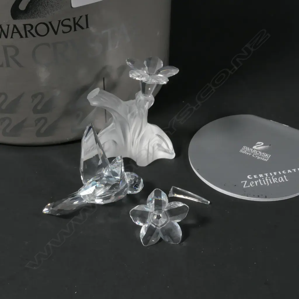 SWAROVSKI BOXED HUMMING BIRD AND FLOWERS H Image 1++