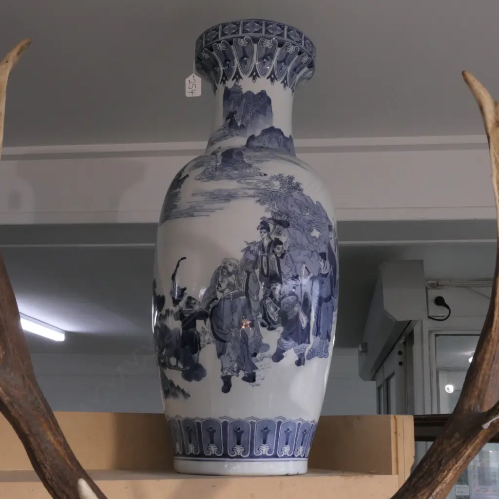 CHINESE B+WHITE VASE H 660 MM Image 1++