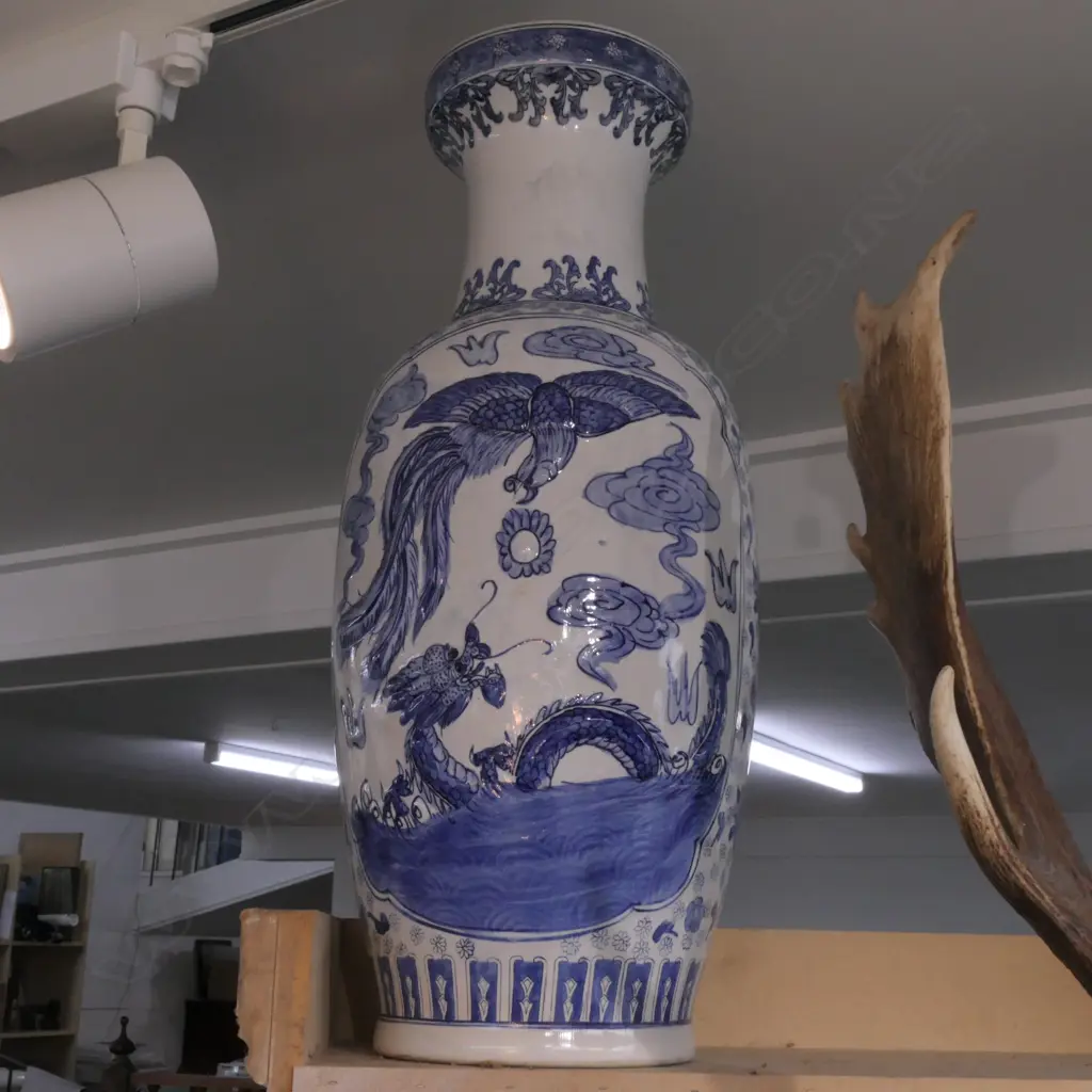 CHINESE B+WHITE VASE H 660 MM Image 1++