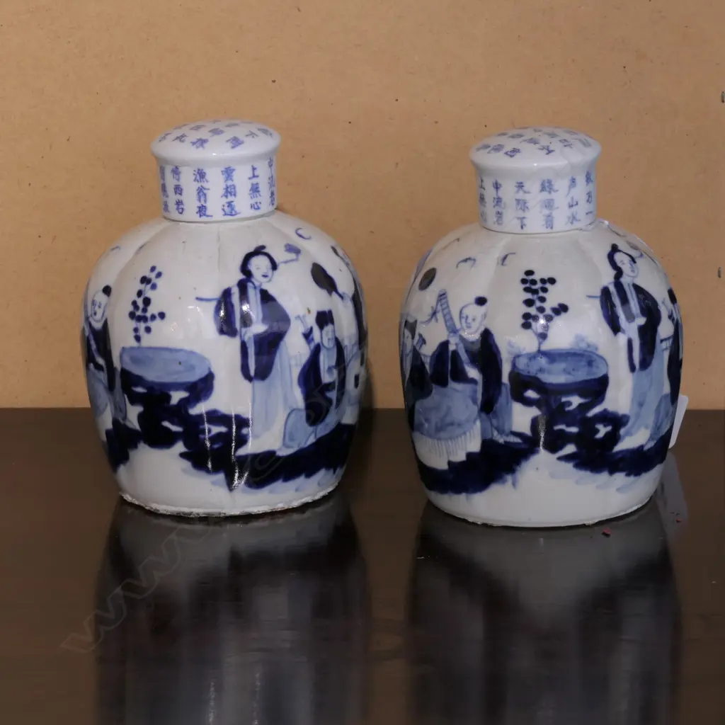 PAIR OF CHINESE LIDDED POTS H 120 MM Image 1++