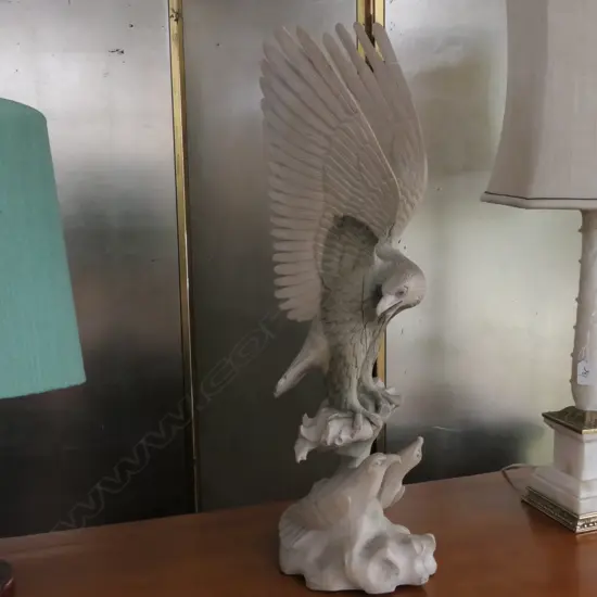 CARVED EAGLE W 2 CHICKS ON STUMP WINGS RAISED