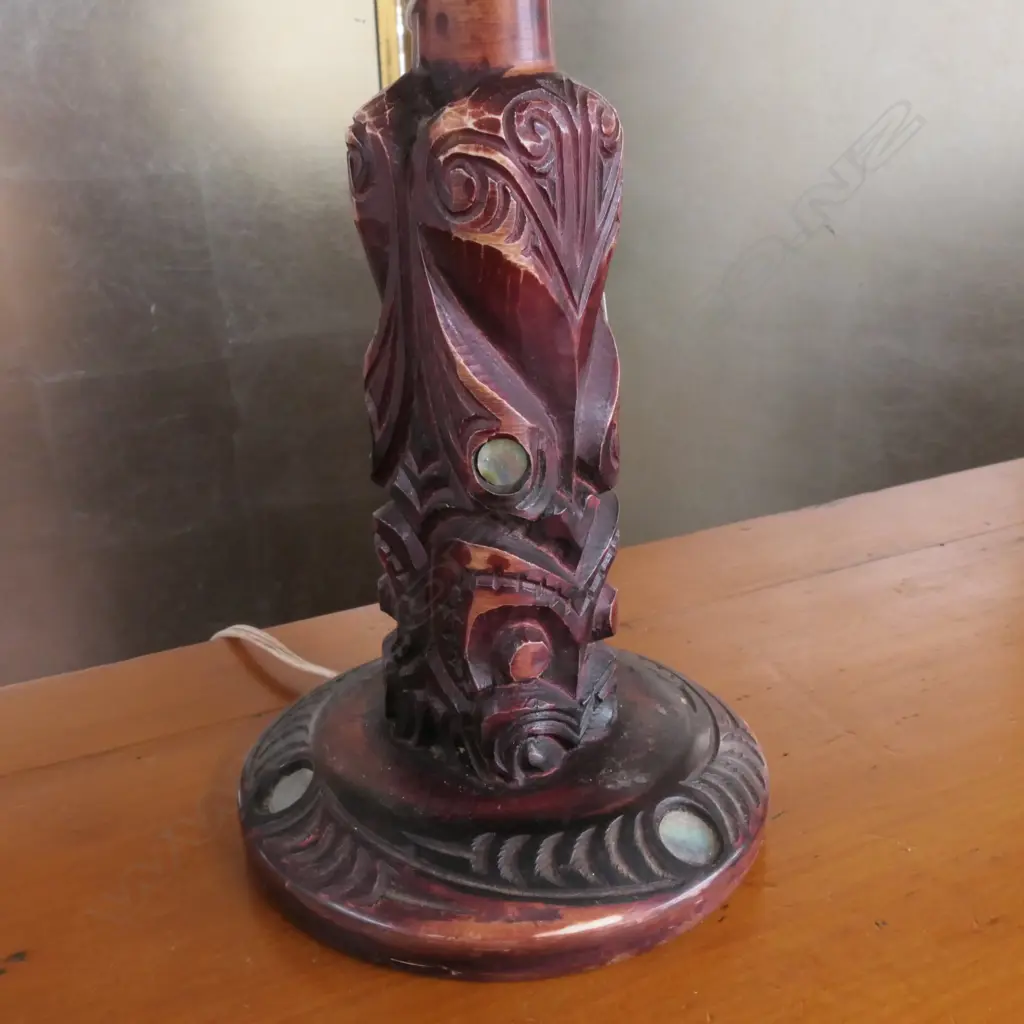 VINTAGE MAORI LAMP BASE AND SHADE H 560 MM Image 1++