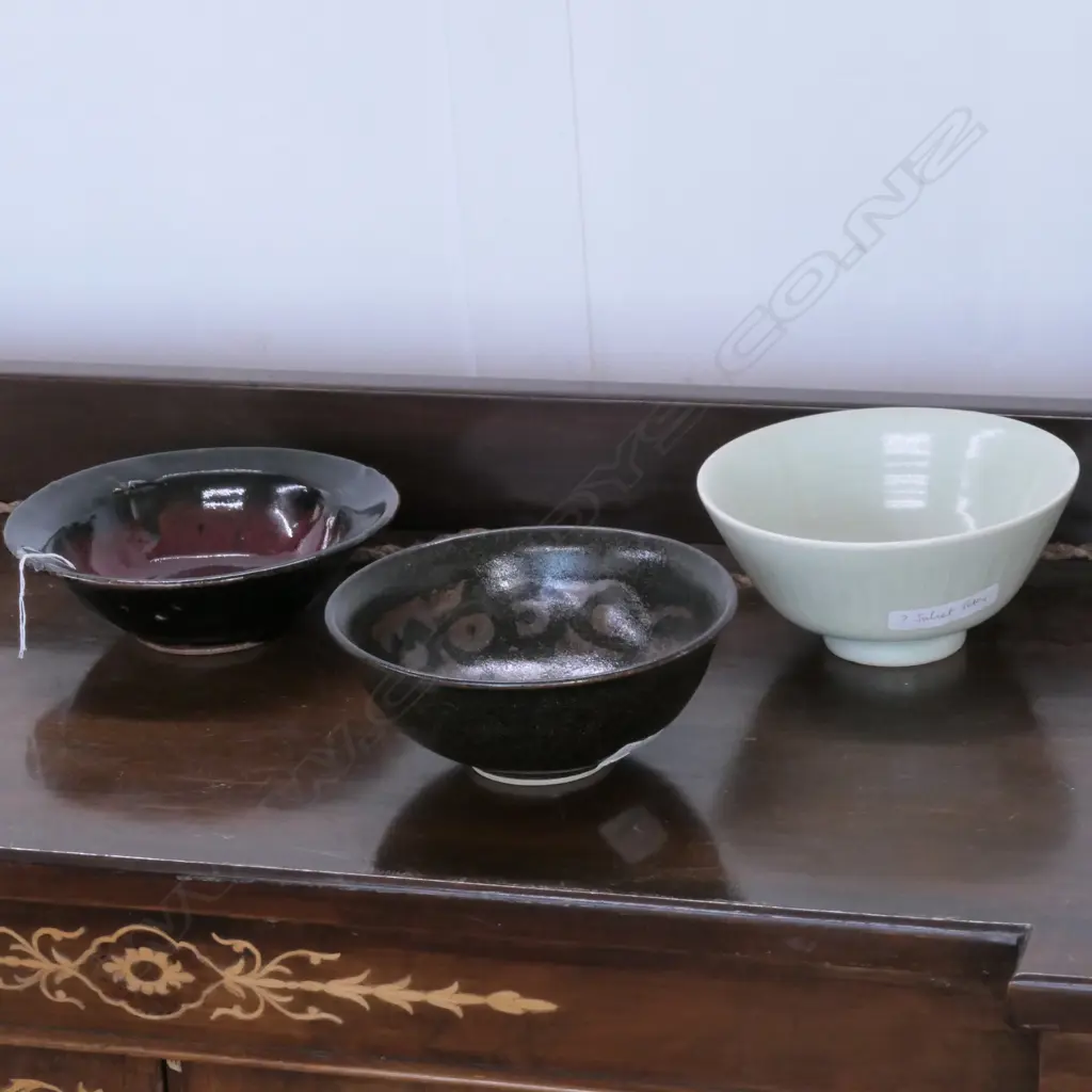 3 NZ STUDIO POTTERY BOWLS; GRAEME STORM.... Image 1++