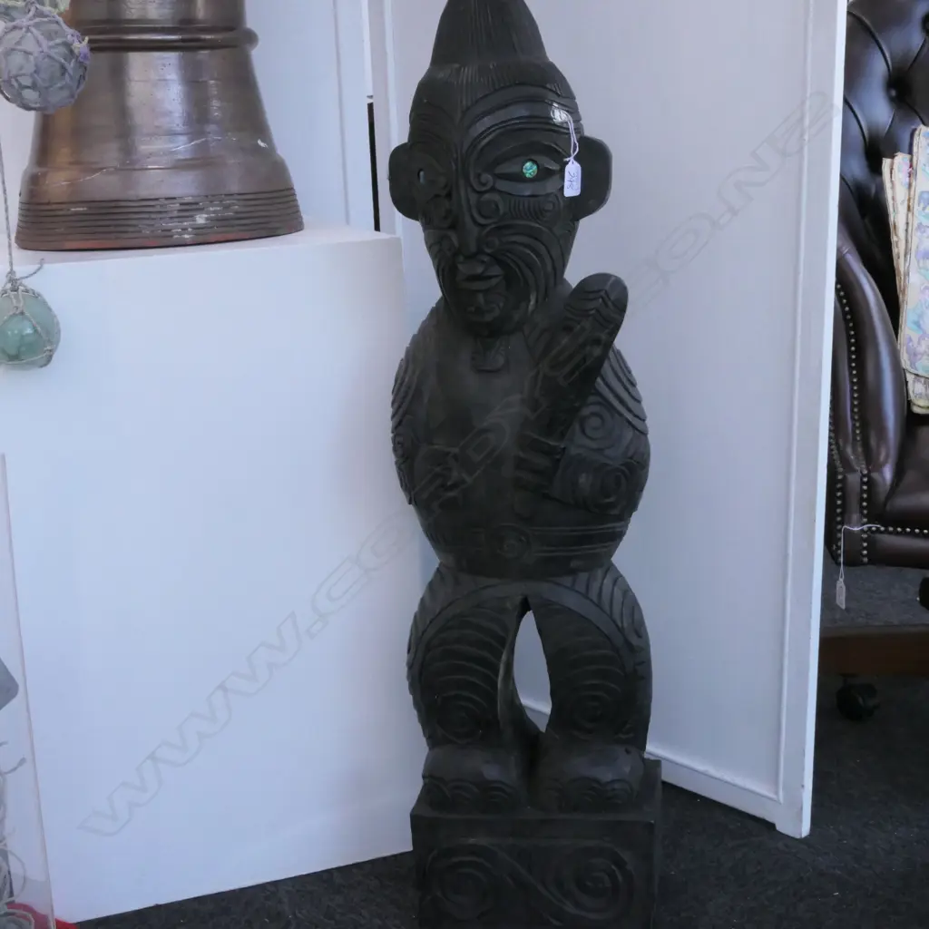 TALL MAORI CARVED FIGURATIVE  POST H.1020mm Image 1++