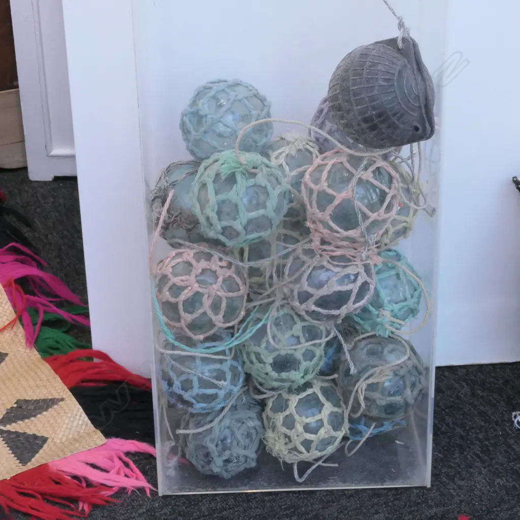 30 SMALL OLD JAPANESE GLASS FISHING FLOATS  Image 1++