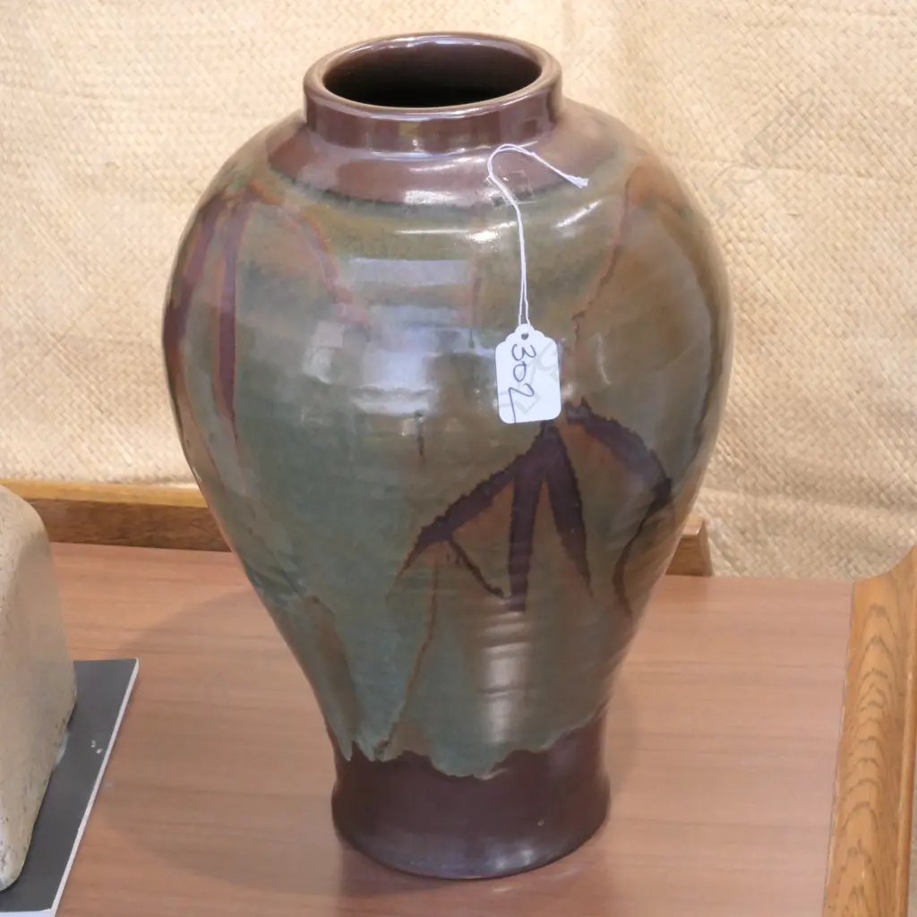 NZ STUDIO POTTERY VASE WAX RESIST DECORATION Image 1++