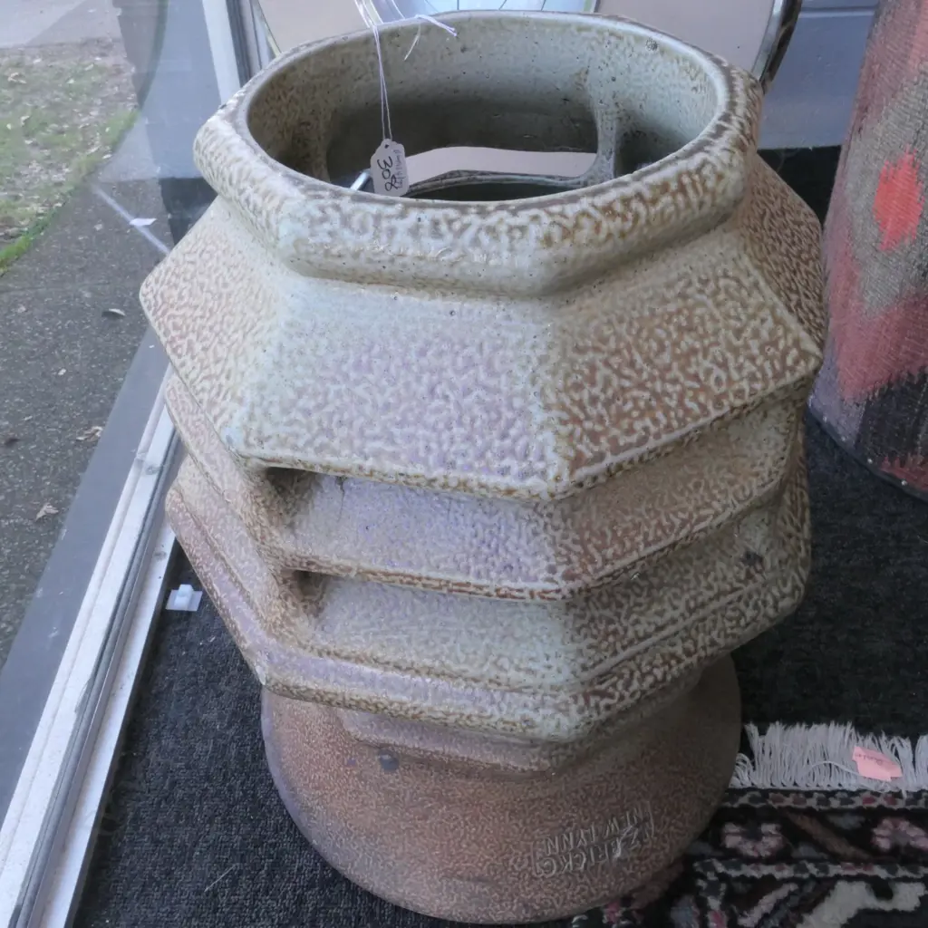 N.Z BRICK CO NEW LYNN CHIMNEY POT H 460 MM Image 1++