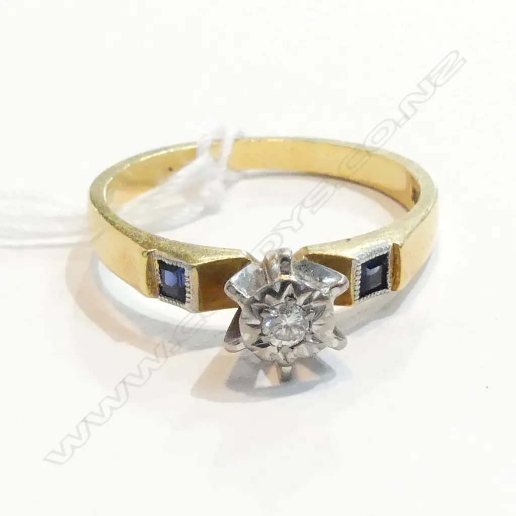 18CT DECO SAPPHIRE DIAMOND RING 3 STONE 3.46GM Image 1++