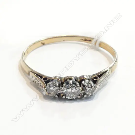 18CT GOLD 3-STONE DIAMOND RING REPLACEMENT VALUATION $2995 (A26)