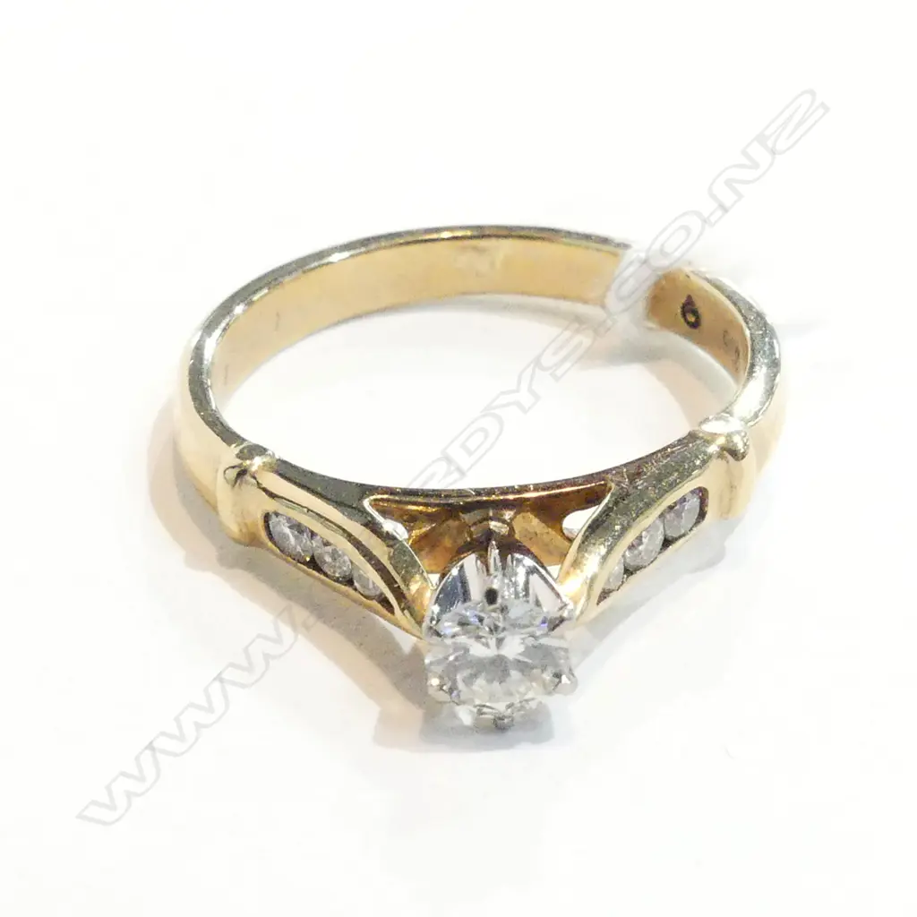 9CT GOLD AND DIAMOND SOLITAIRE RING REPLACEMENT VALUATION FOR $1995 (B40) Image 1++