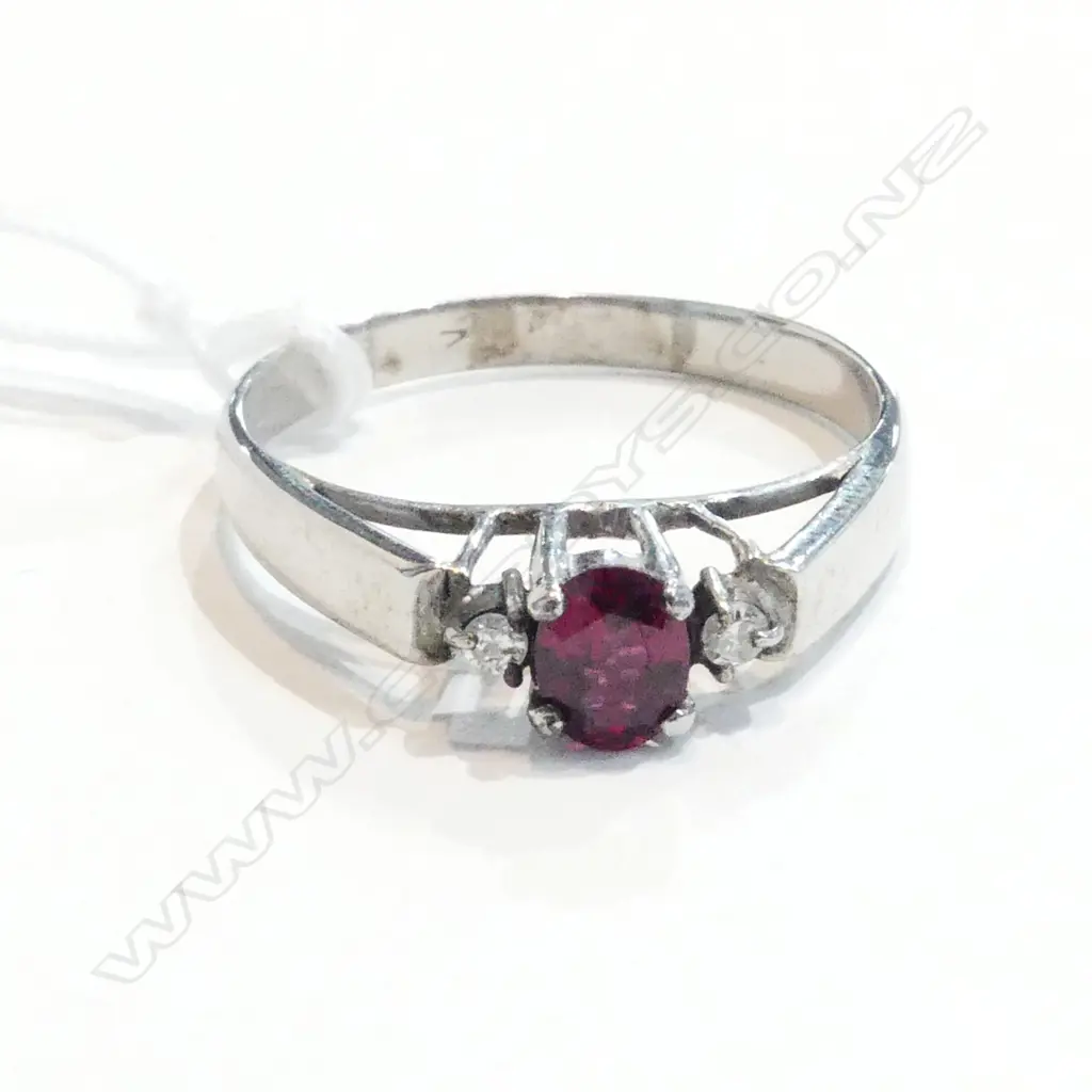 9CT WHITE GOLD RUBY DIAMOND RING REPLACEMENT VALUATION $990 (E20) Image 1++