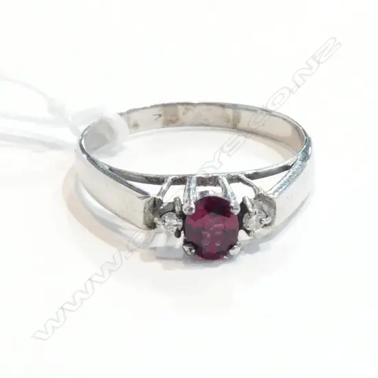 9CT WHITE GOLD RUBY DIAMOND RING REPLACEMENT VALUATION $990 (E20)