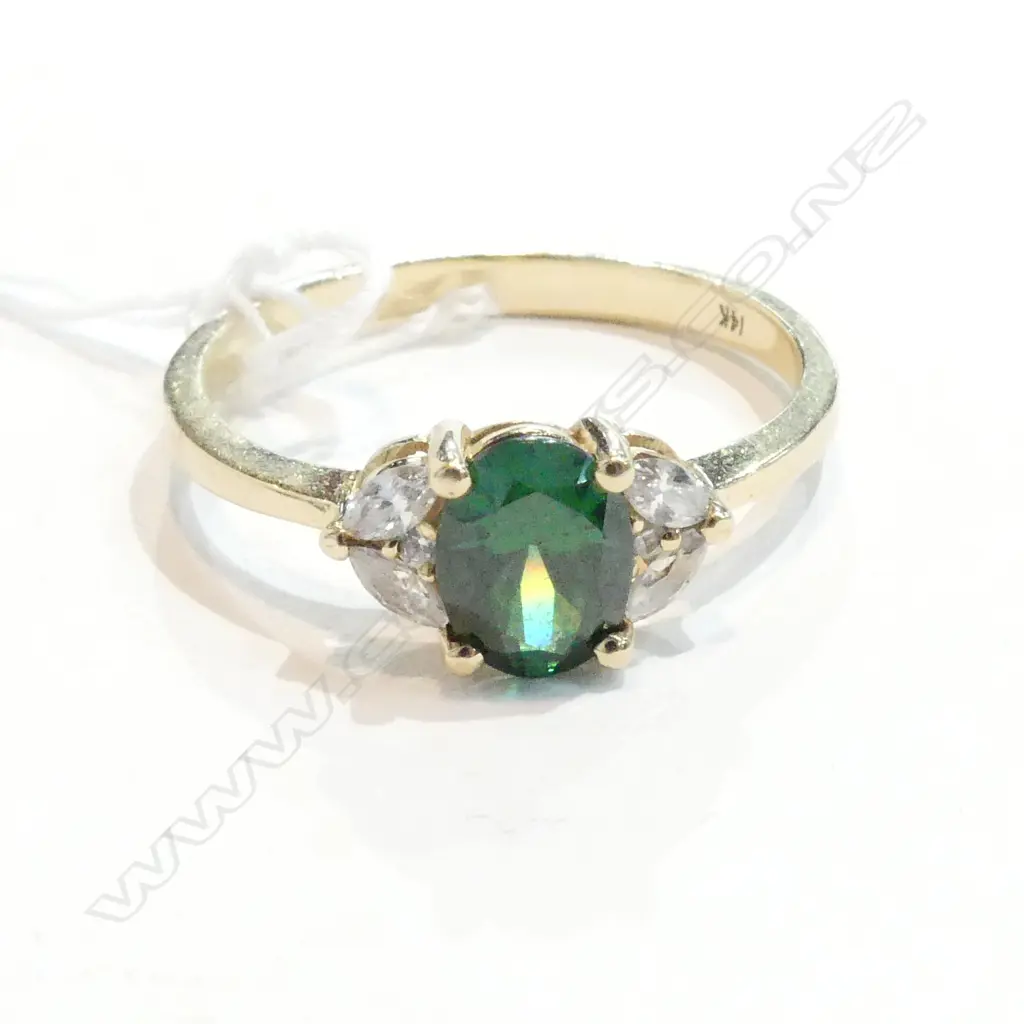 SIMULATED EMERALD DIAMOND 14K GOLD RING 3.9GM Image 1++