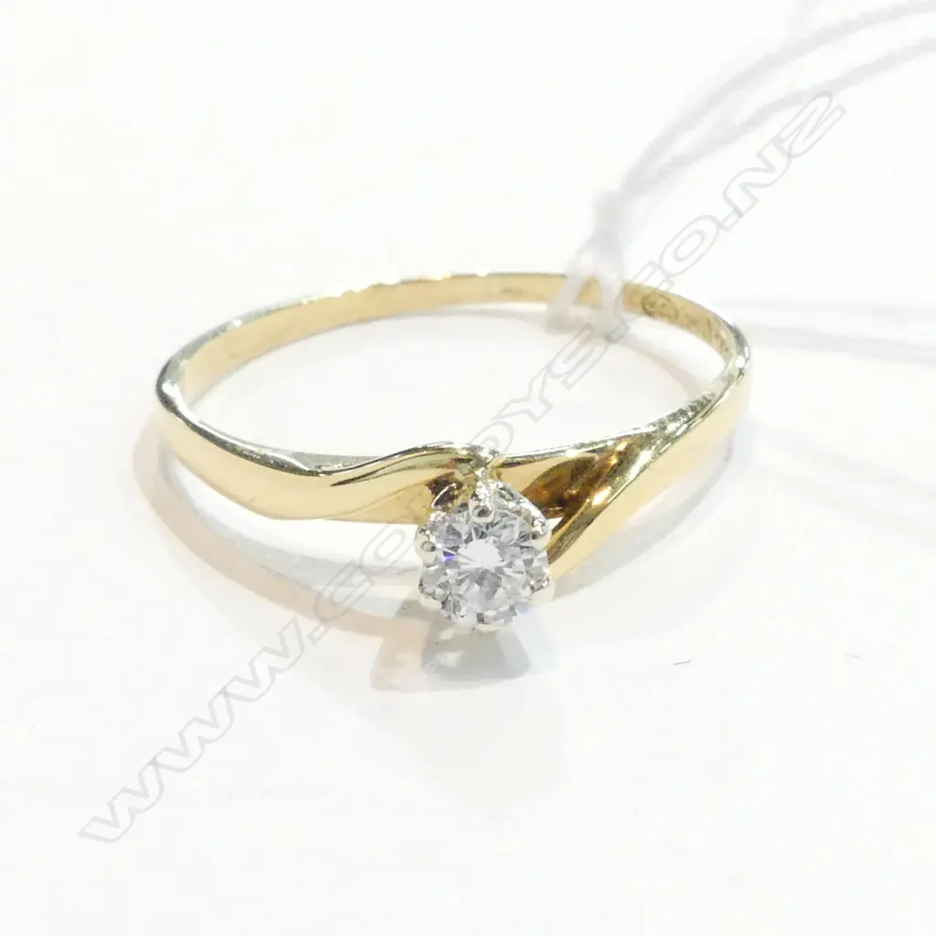 18CT GOLD 0.17CT BRILLIANT CUT DIAMOND SOLITAIRE RING Image 1++