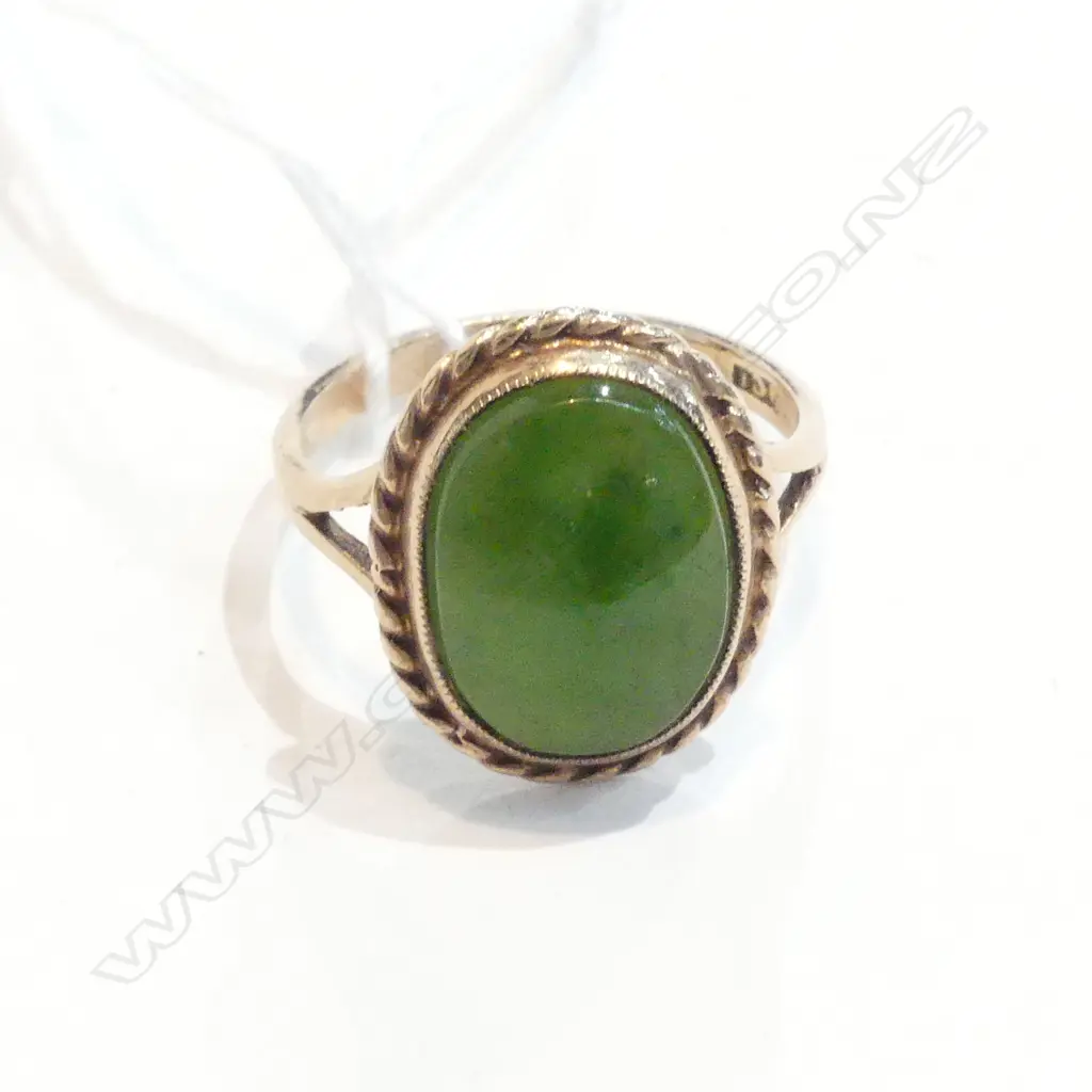 RETRO 9CT GREENSTONE DRESS RING VALUATION Image 1++