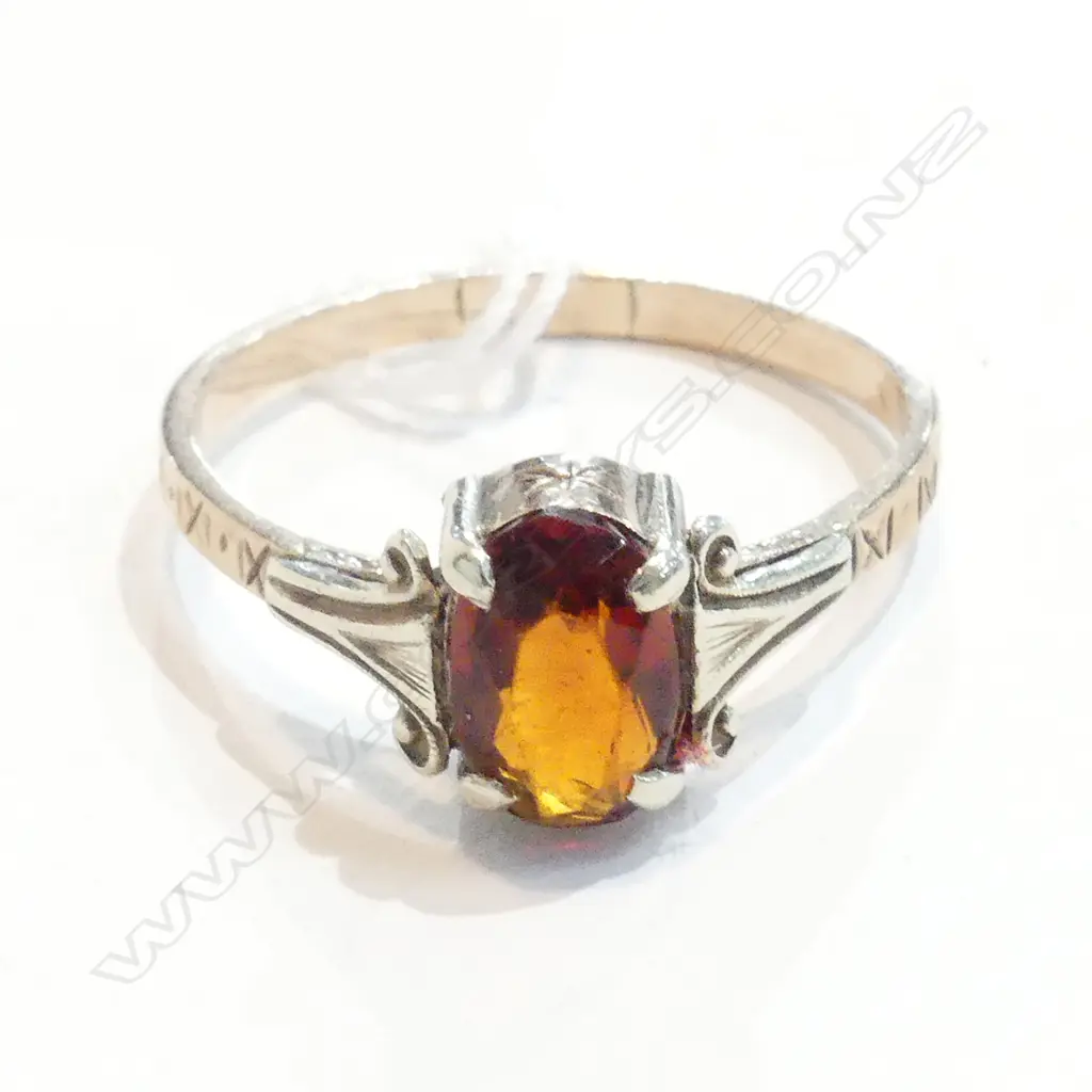 9CT OVAL GARNET VINTAGE RING 2.4GMS Image 1++