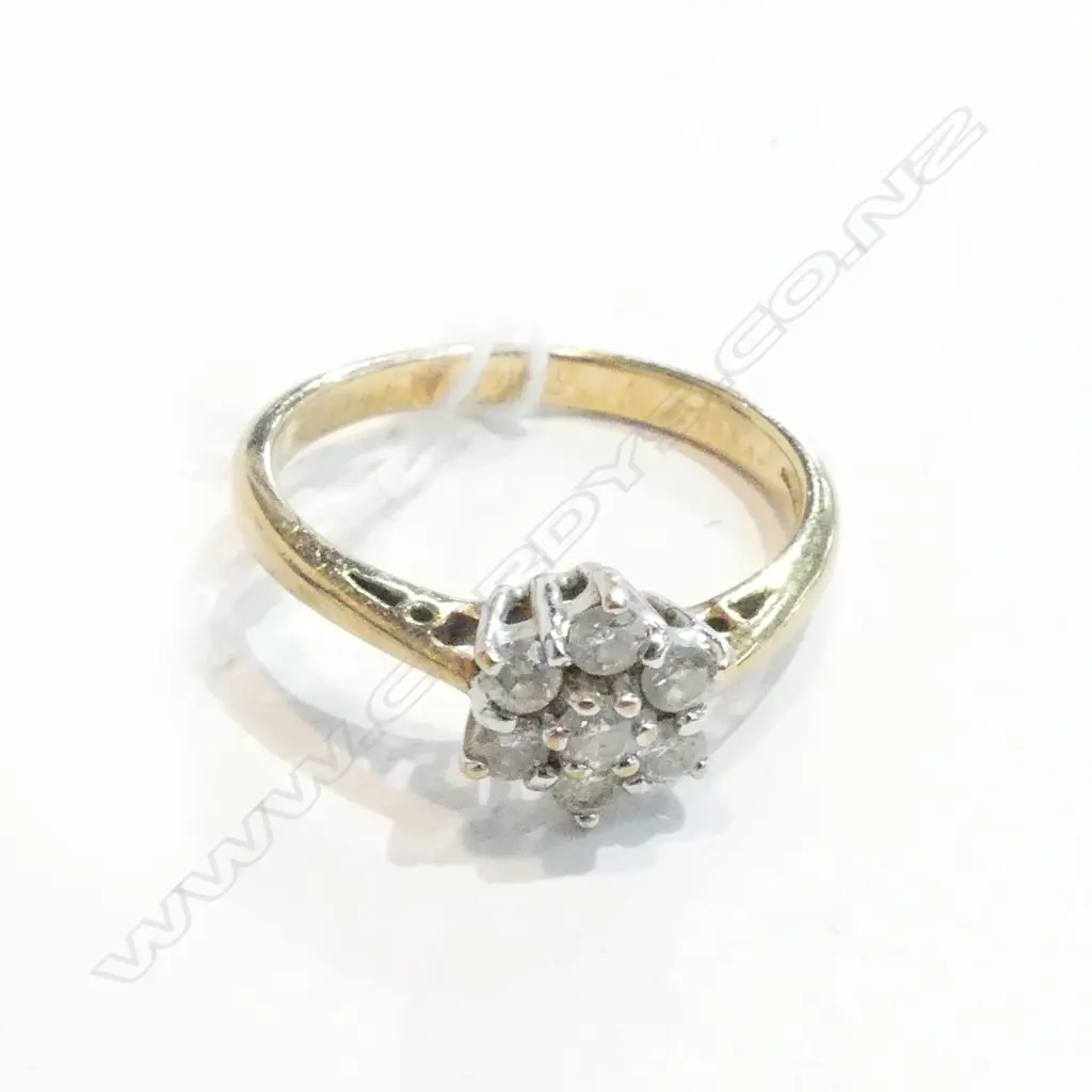 9CT 7 STONE DIA. CLUSTER RING Image 1++