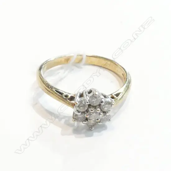 9CT 7 STONE DIA. CLUSTER RING