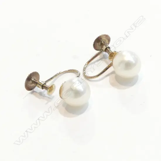 9CT GOLD AND PEARL EARRINGS (B31)