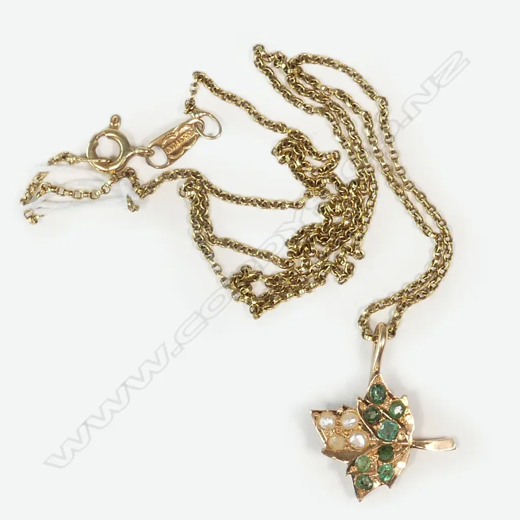 EMERALD PEARL LEAF DESIGN PENDANT Image 1++