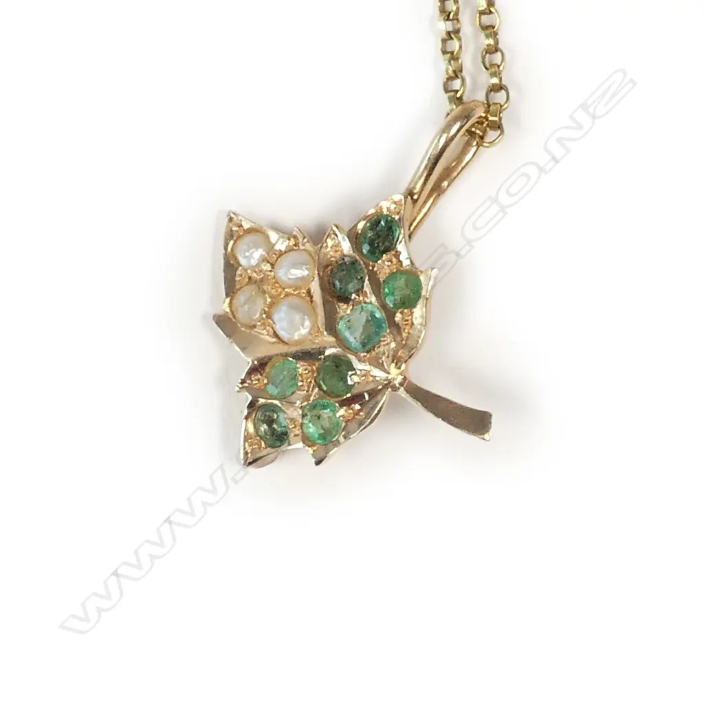 EMERALD PEARL LEAF DESIGN PENDANT Image 1++