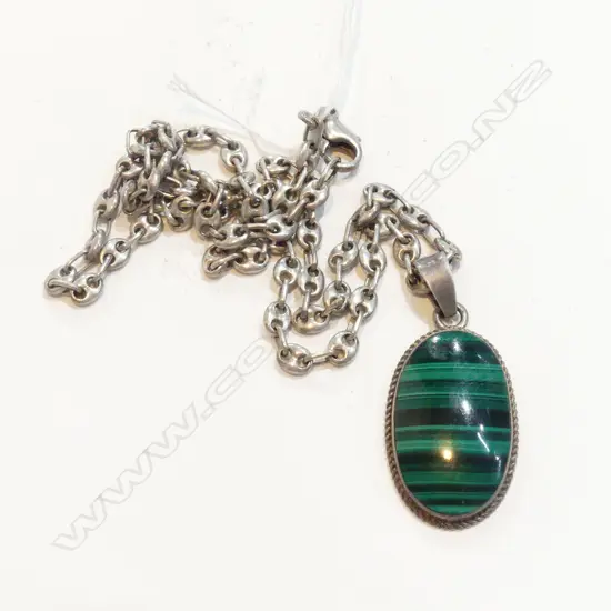VINTAGE SILVER MALACHITE NECKLACE