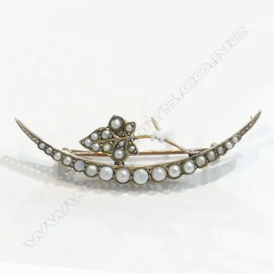 UNMARKED GOLD AND SEED PEARL BOOCH  3.02gm