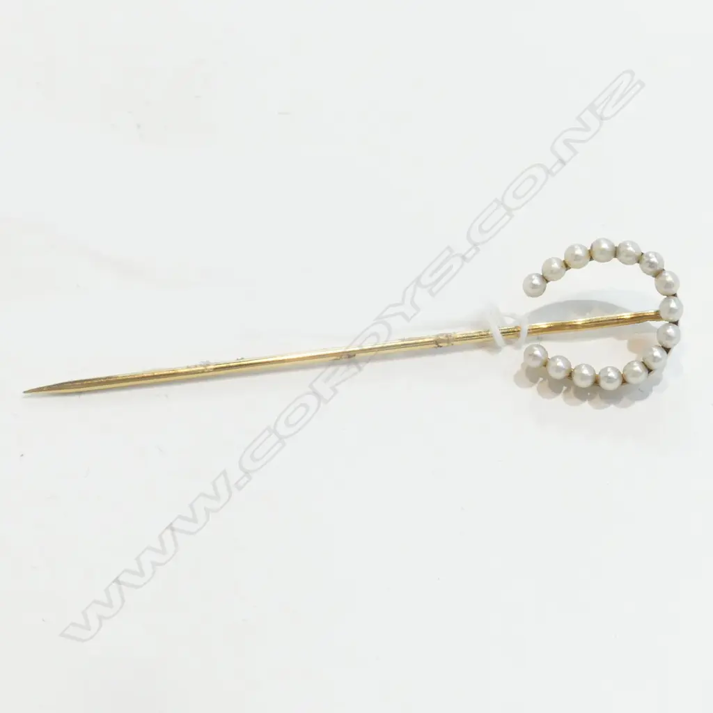 14CT GOLD AND PEARL HORSESHOE STICK PIN Image 1++