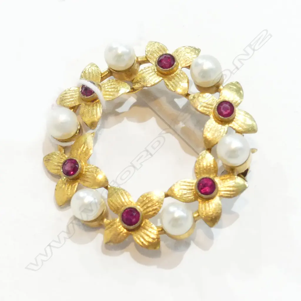 RETRO 9CT RUBY & PEARL CIRCLE BROOCH Image 1++