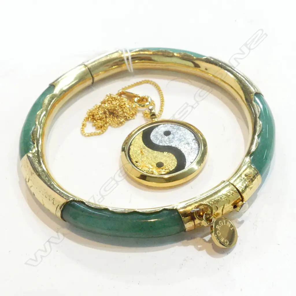 JADE BRACELET + AUSTRALIAN PENDANT Image 1++