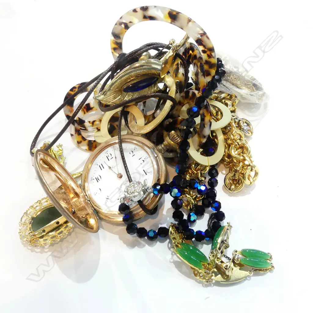 PINK BAG COSTUME JEWELLERY; 4 BROOCHES + Image 1++