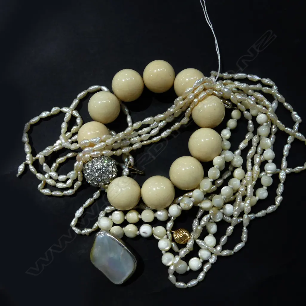 FAUX IVORY & CRYSTAL BRACELET + 2 NECKLACES Image 1++