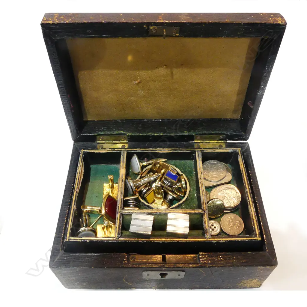 SMALL VICT BOX WITH ASST COINS AND CUFF LINKS L 150 MM Image 1++
