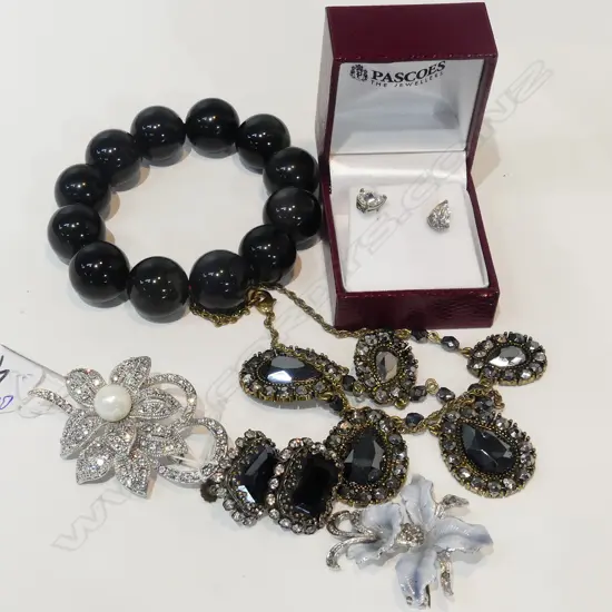 ASST COSTUME JEWELLERY; BRACELET NECKLACE E/RINGS +