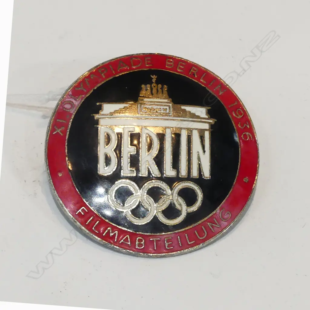 BERLIN OLYMPICS ENAMEL BADGE Image 1++