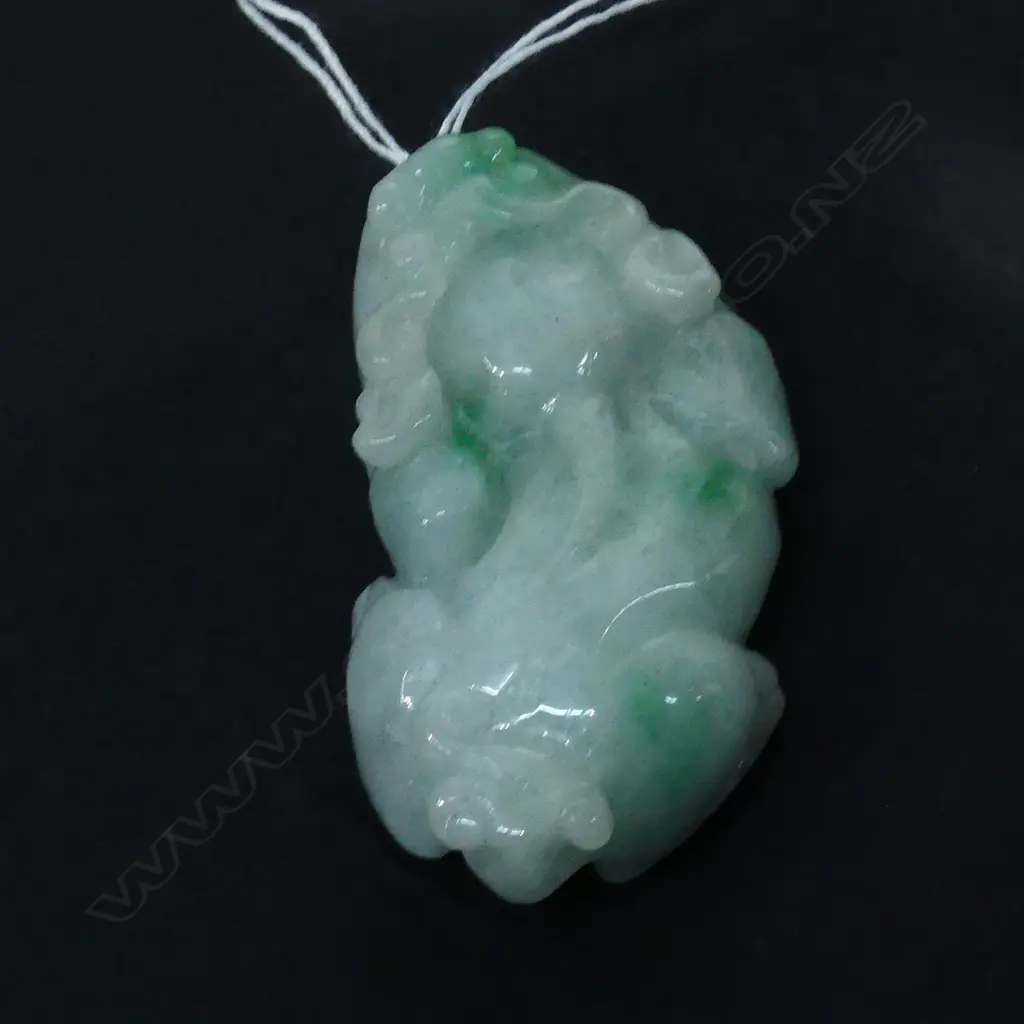 CHINESE JADEITE  WHITE/GREEN ANIMAL/SHISHI Image 1++